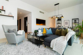 Elite Escape Holiday Home - 3 BHK Getaway with Burj Khalifa View and Dubai Mall Access - 1505